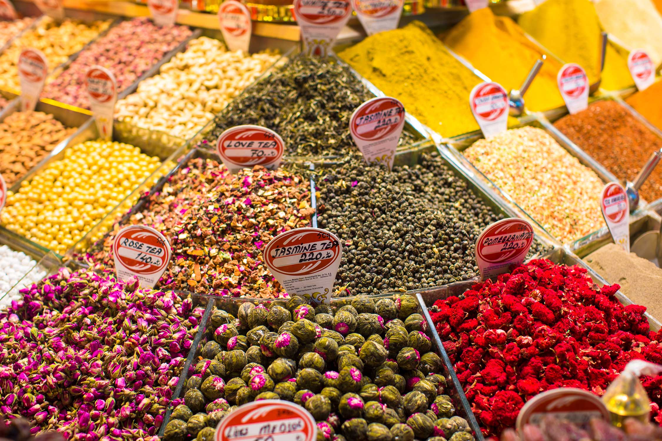 Typical spices and teas on sale in the turkish markets