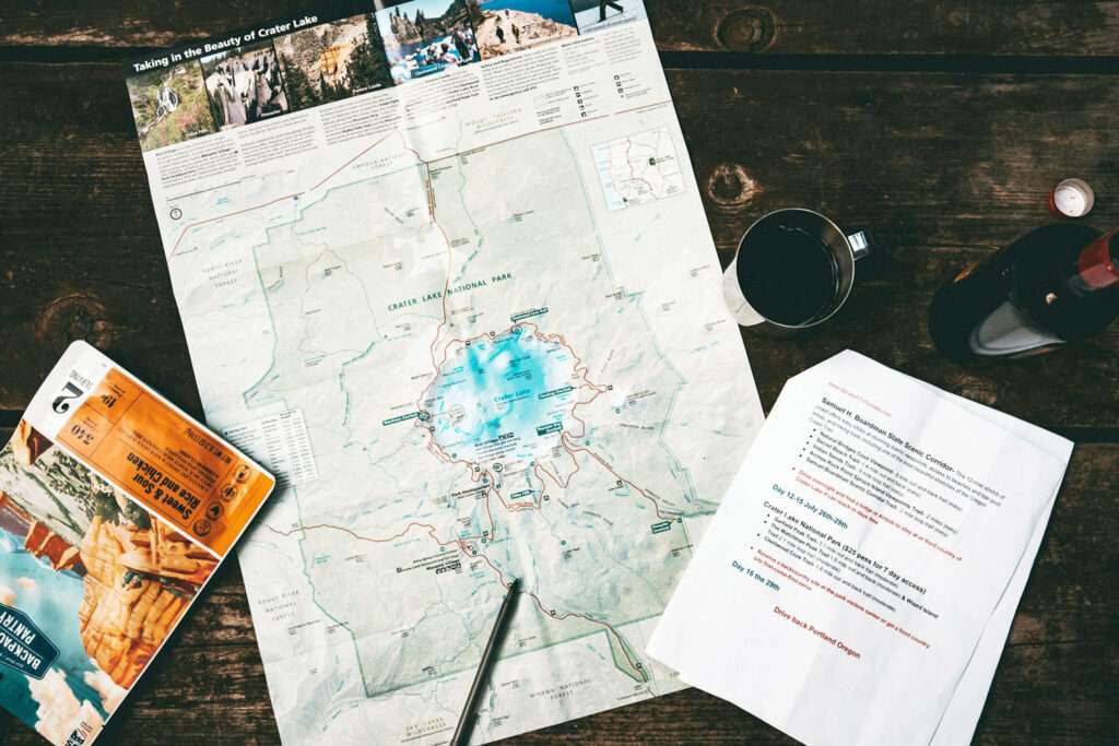 Mappa e documento di itinerario di un viaggio